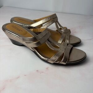 Croft & Barrow Womens Champagne Gold Metallic Strappy Low Wedge Sandals Size 8